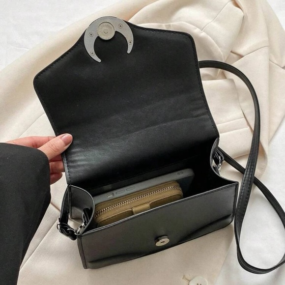 Black Decor Crescent Stitch Flap Purse - Picture 4 of 6